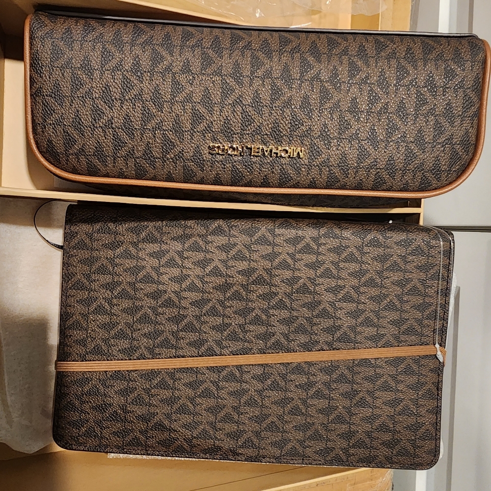 MICHAEL KORS PENCIL CASE & NOTE BOOK GIFT SET